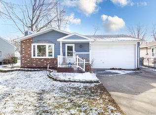 8850 Janis St, Shelby Township, MI 48317
