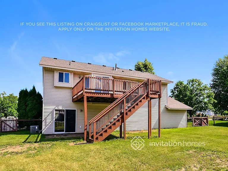 2243 Belfast St W — Photo 17