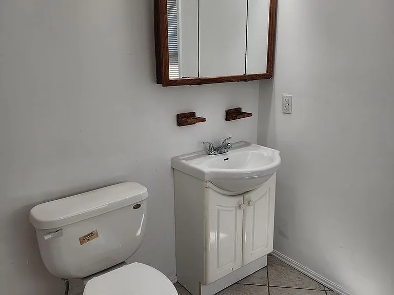 1804 Arthur Ave — Photo 17