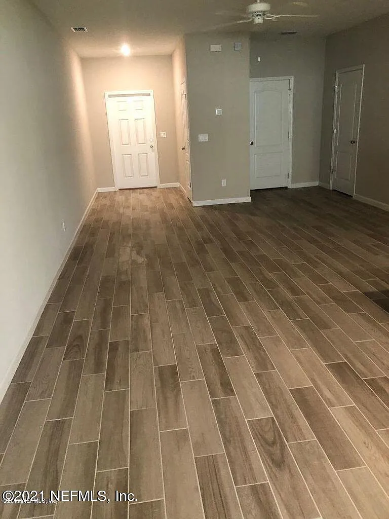 3 bed, 2.5 bath, 1706 sqft, $2,300 — Photo 2