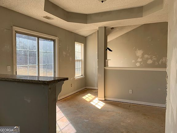4th image of 520 Vineyard Rd