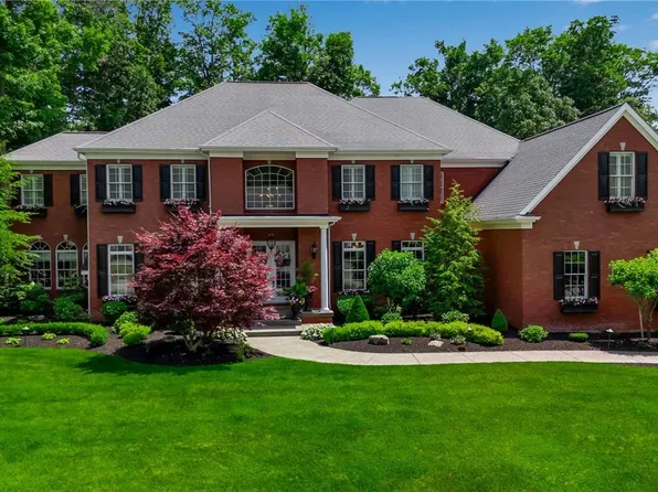 5123 Rockledge Dr, Clarence, NY 14031