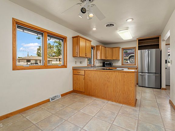 5th image of 806 Tower Pl NE