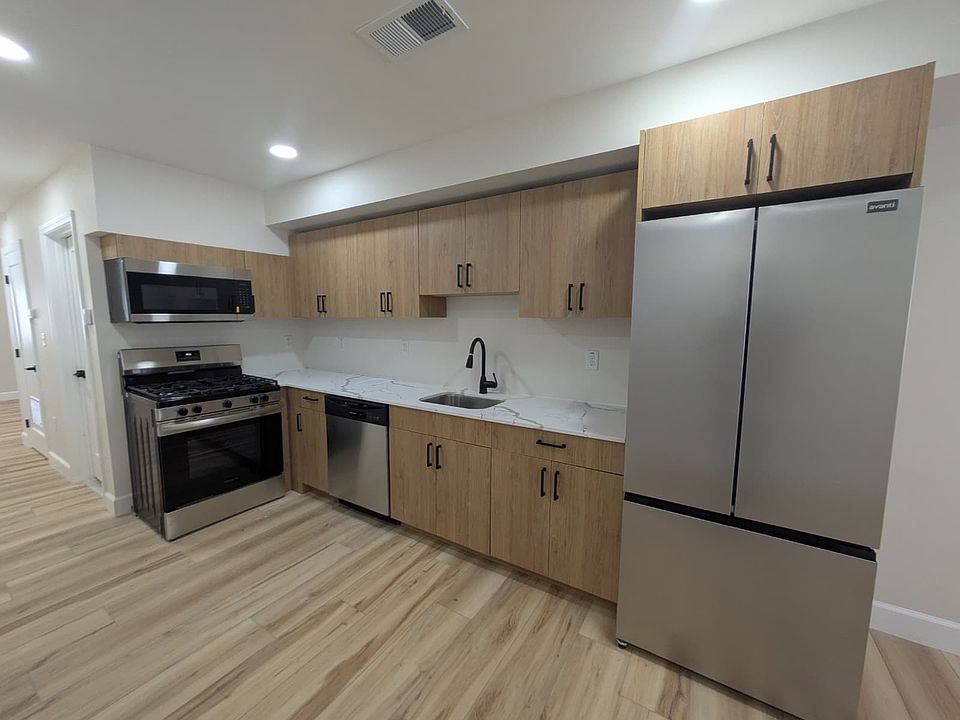 1st image of 44 Warner St #B7
