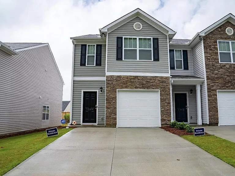 1564 Katherine Ct — Photo 1