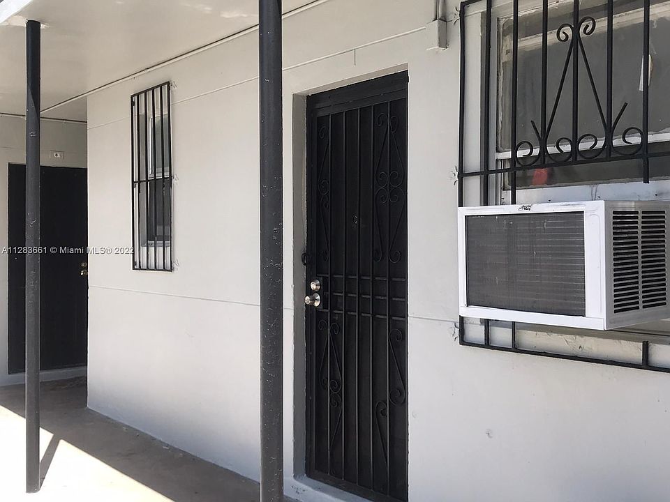 1st image of 1525 NW 1st Pl APT 1