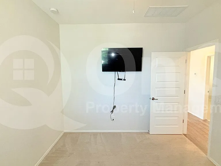 14664 W Valentine St — Photo 6