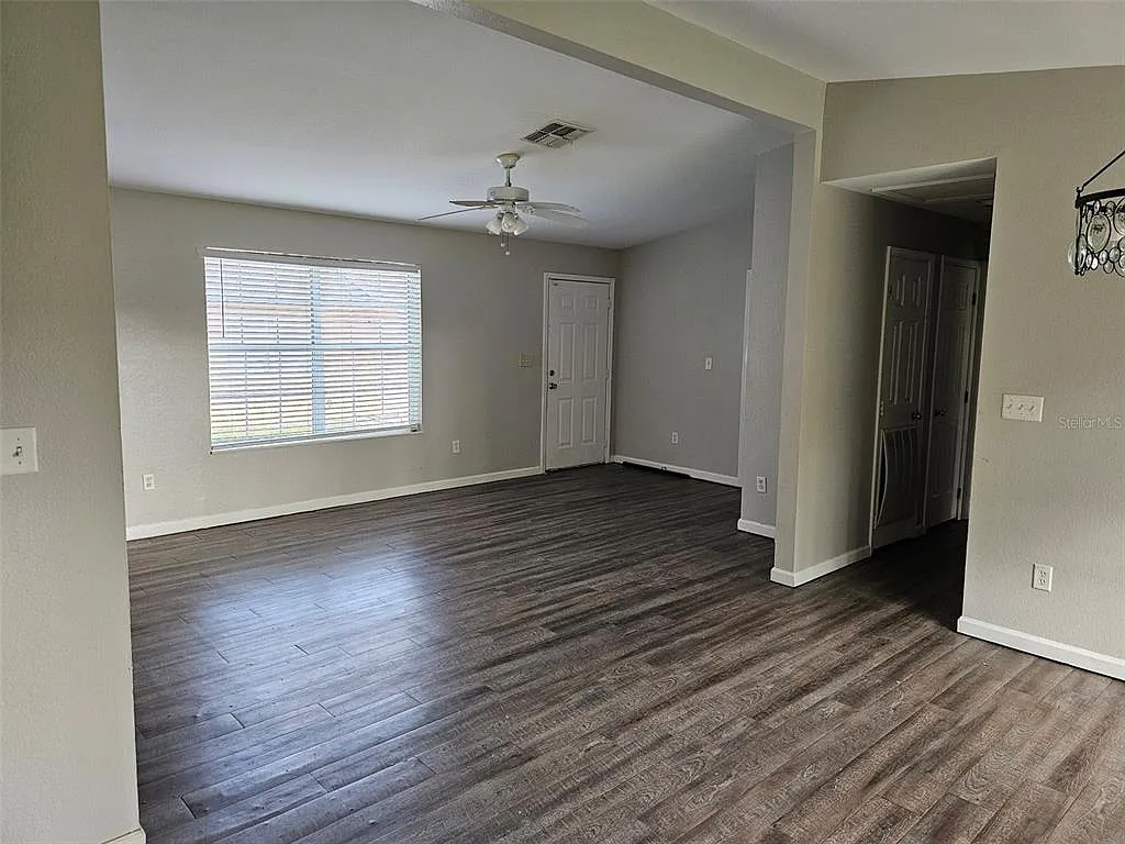 3 bed, 2.0 bath, 1056 sqft, $1,900 — Photo 4