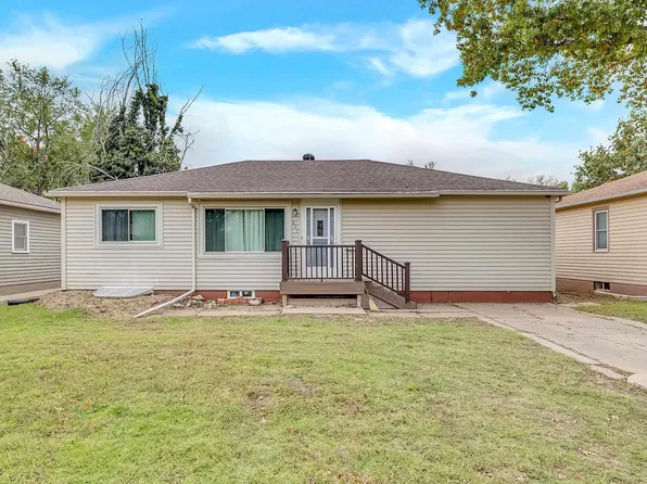 807 W 22nd Ave, Hutchinson, KS 67502