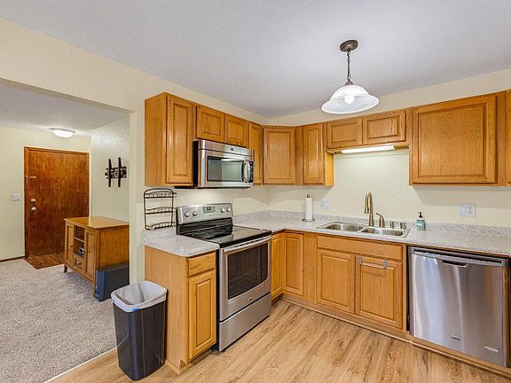3rd image of 420 Racine STREET #103