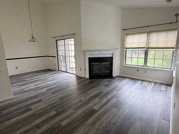 4th image of 252 Andover Pl