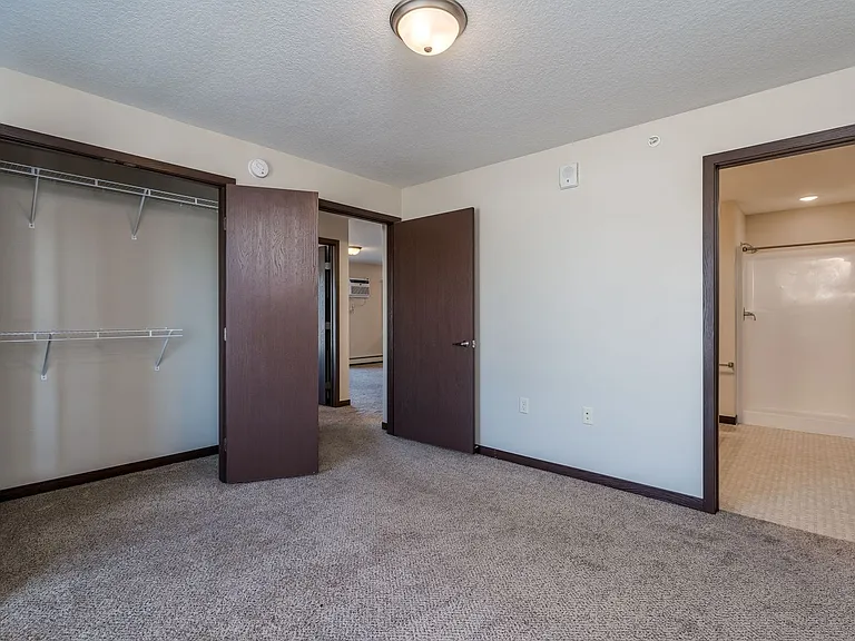 Lakeside Apartments — Photo 14