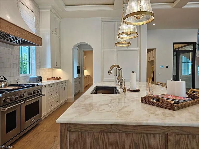 637 Palm Cir W — Photo 9