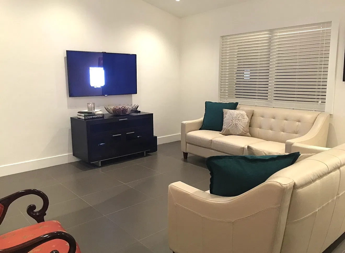 3 bed, 1300 sqft, $3,950 — Photo 3
