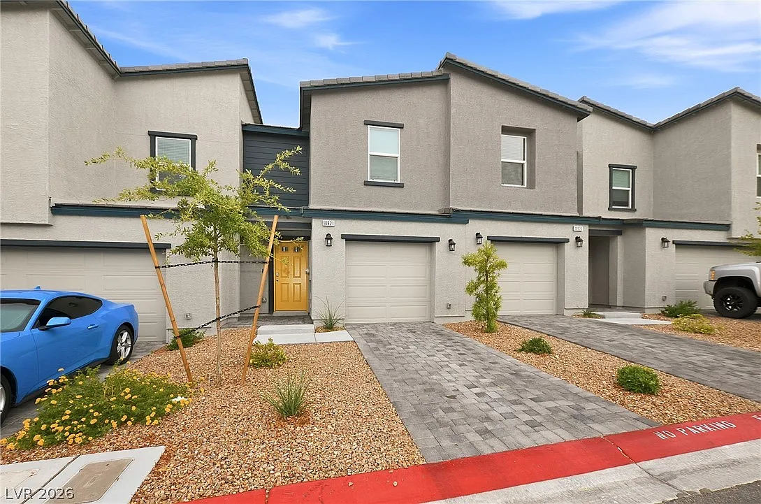 3 bed, 2.5 bath, 1321 sqft, $2,000 — Photo 2