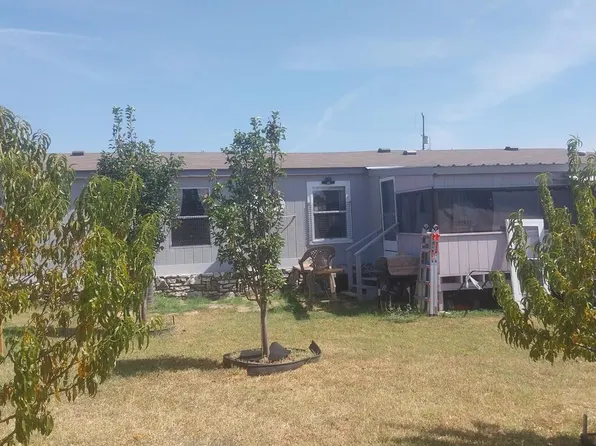 216 Sarah Cir #27, Llano, TX 78643