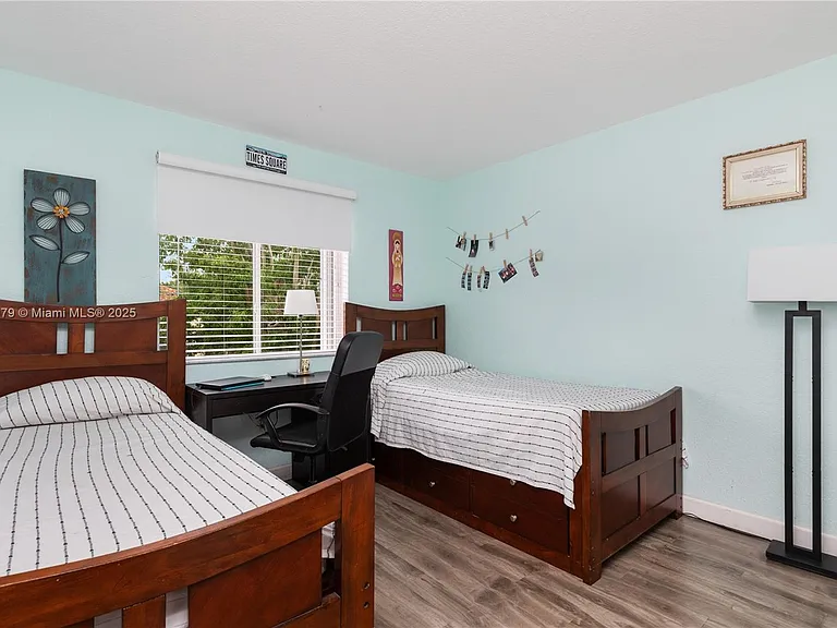 3864 SW 169th Ter — Photo 5