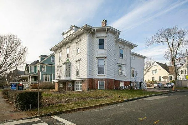 372 Broadway St #C — Photo 1