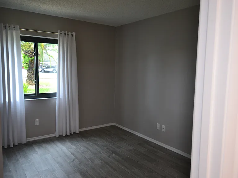 135 W Cypress Ct — Photo 12