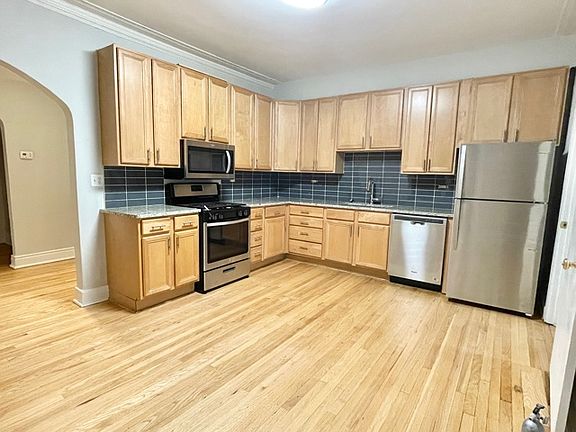 3rd image of 4452 N Winchester Ave APT 2