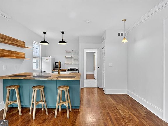 3rd image of 824 Greenwood Ave NE APT 8