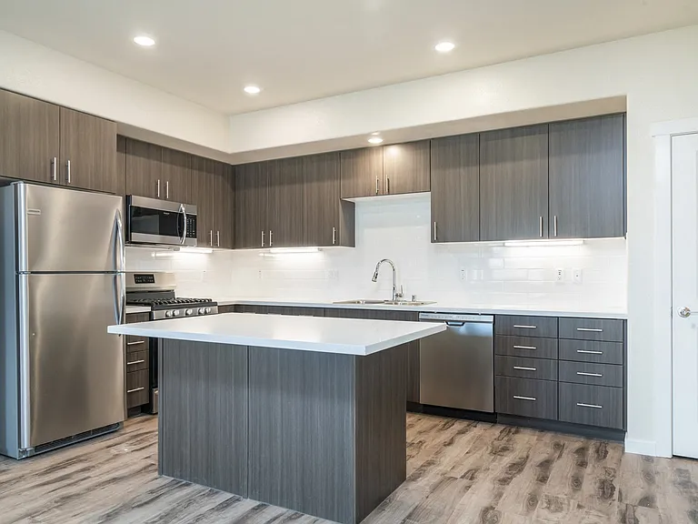 HUB APARTMENTS — Photo 10