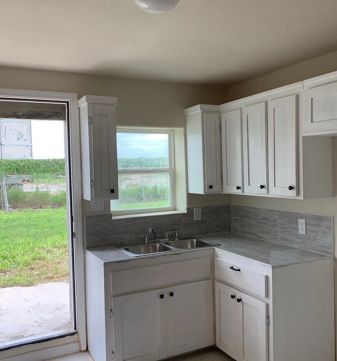 2 bed, $850 — Photo 2