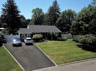 226 McNeil St, Sayville, NY 11782