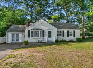 11 Yale Ave, Milford, CT 06460