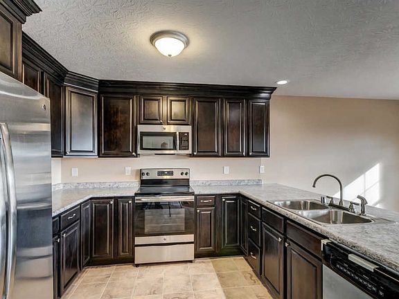 3rd image of 255 Banyan Blvd