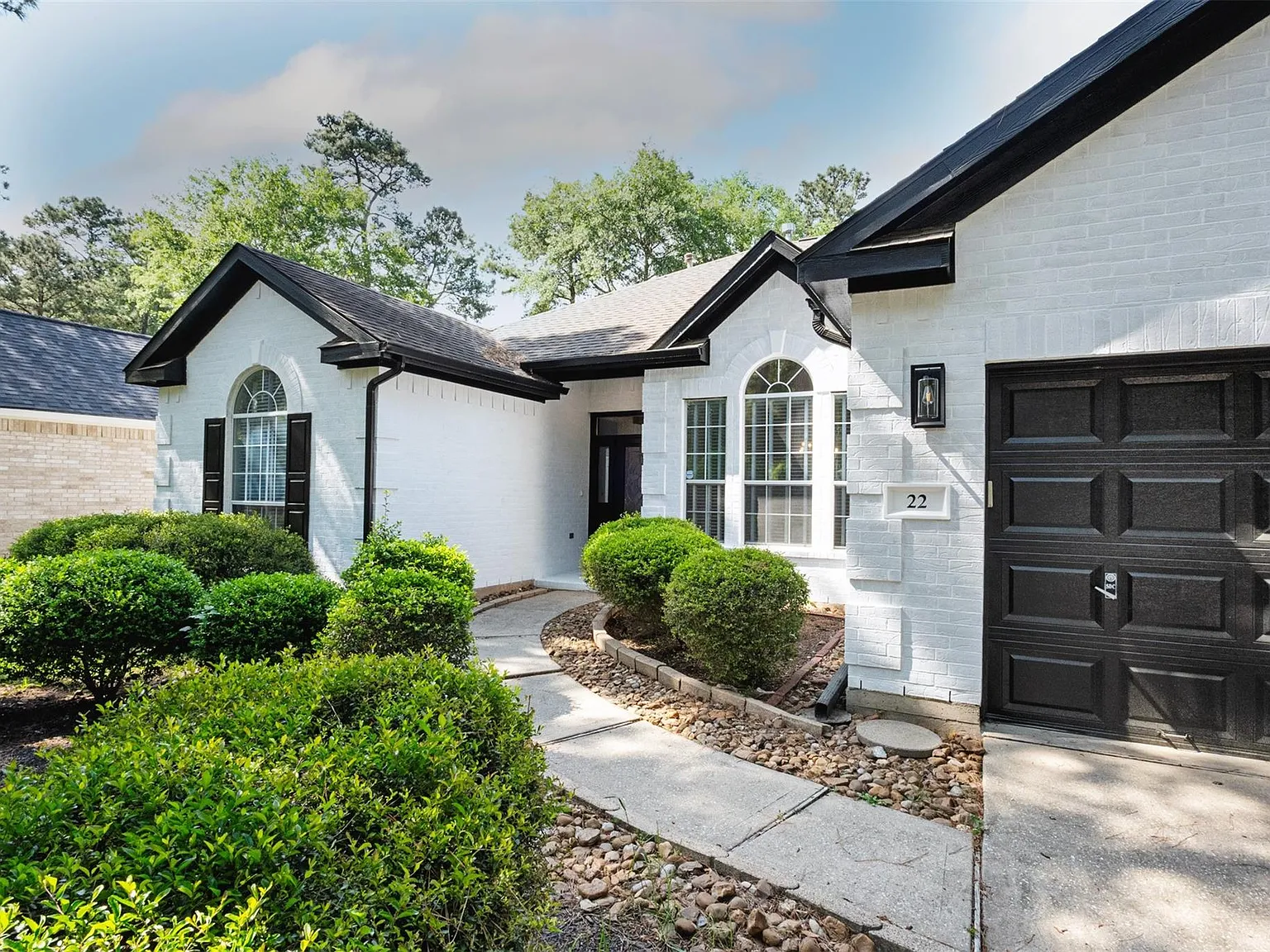 3 bed, 2.0 bath, 2021 sqft, $2,550 — Photo 3