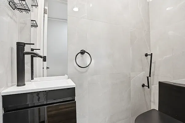 Bathroom, photo 2