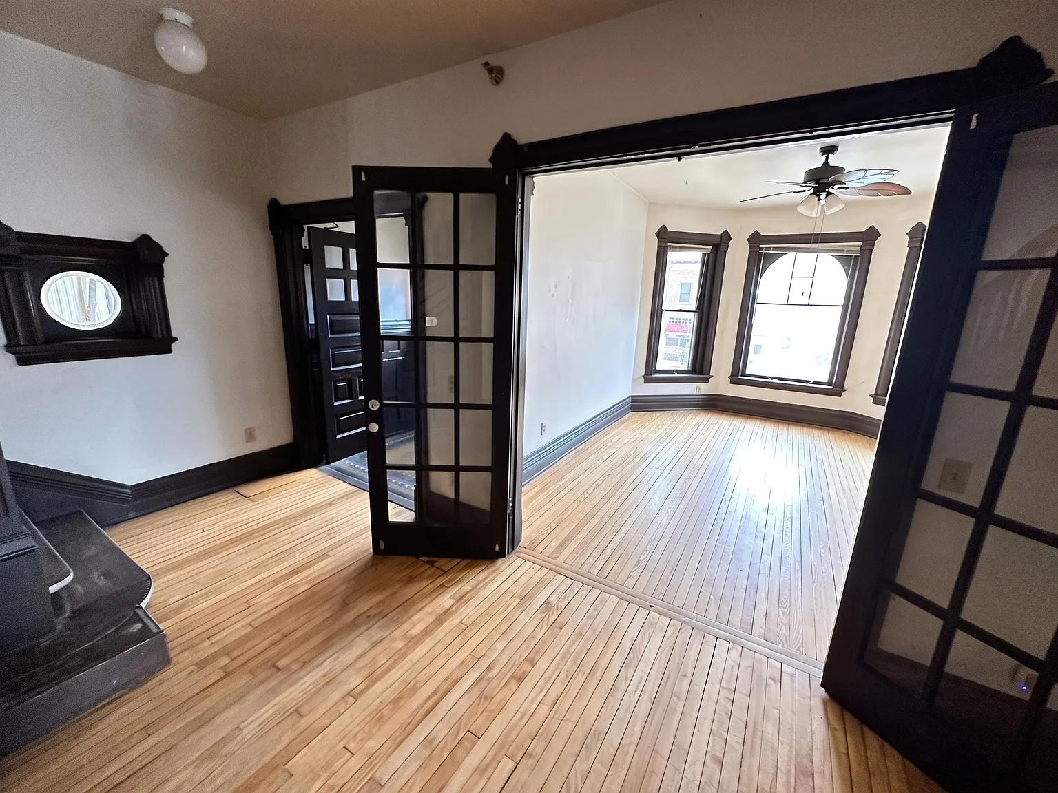 12 bed, 4050 sqft, $9,949 — Photo 2
