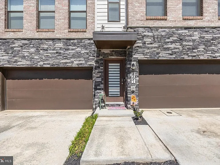 867 Amity St #1 — Photo 3