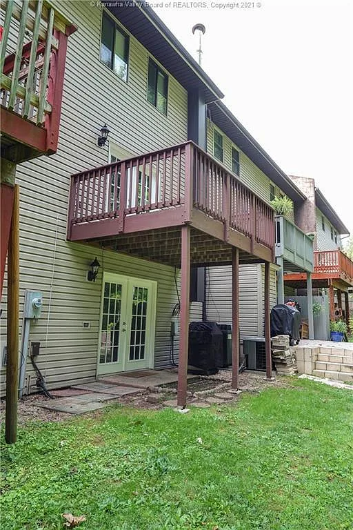 3 bed, 1.5 bath, 2160 sqft, $1,800 — Photo 2