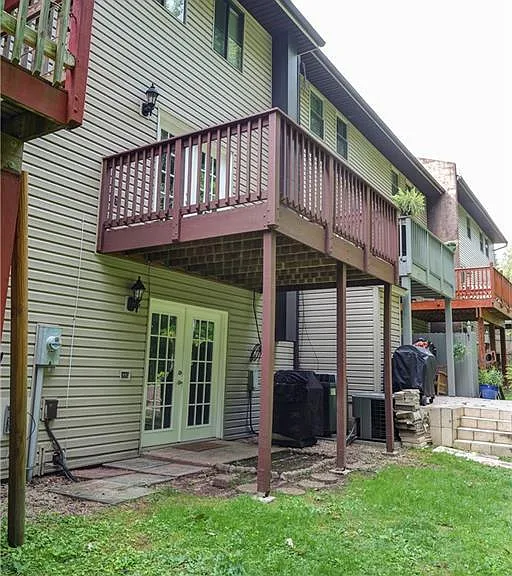 225 Walker Dr — Photo 2