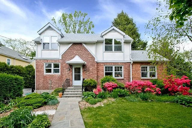 64 Elm Ave photo 1