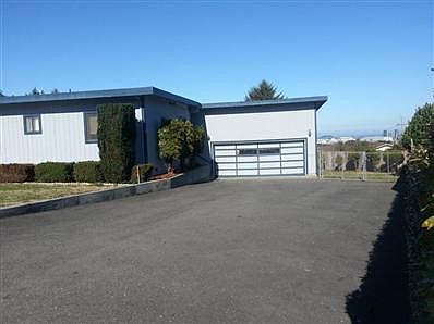 2nd image of 2161 Temple Cir