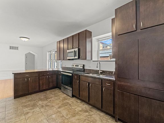 4th image of 5517 N Christiana Ave