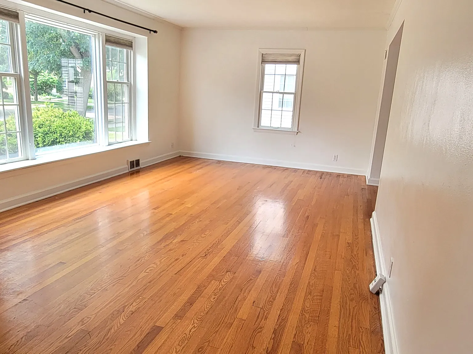 3 bed, 1.5 bath, 2000 sqft, $2,495 — Photo 3