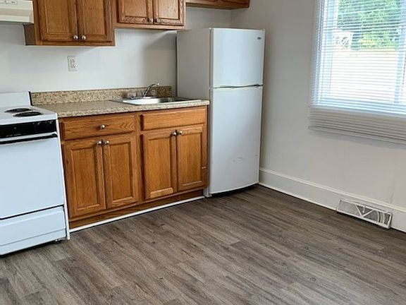 5th image of 305 Vincennes Ave #3