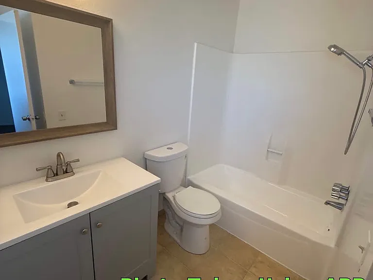 5002 Hunter Ave #8 — Photo 5