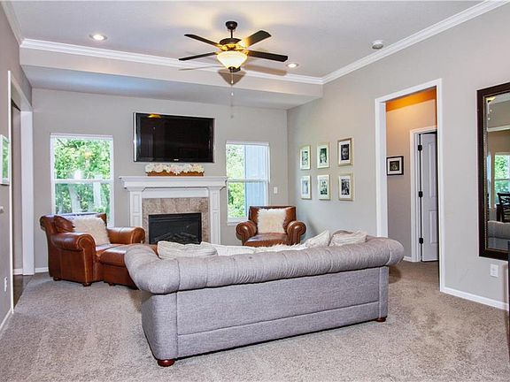 3rd image of 719 N Solomon Dr