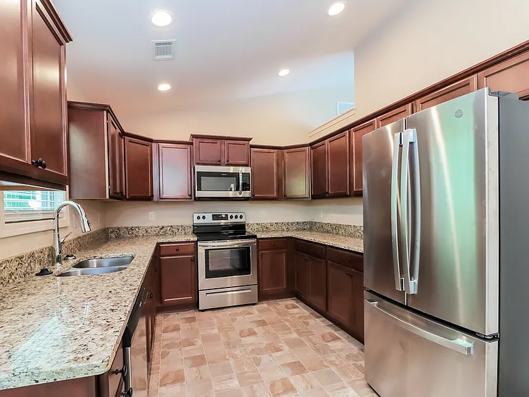 427 Charleston Pl — Photo 10