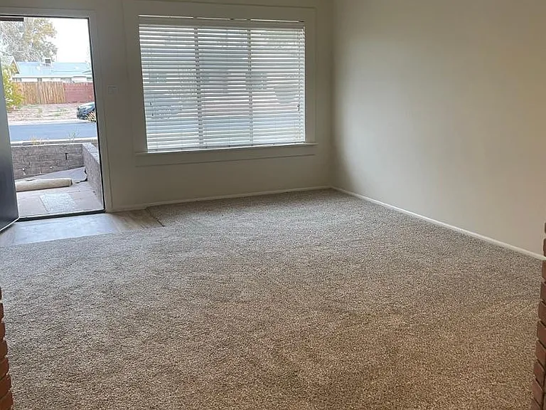 531 E Laguna Dr — Photo 5