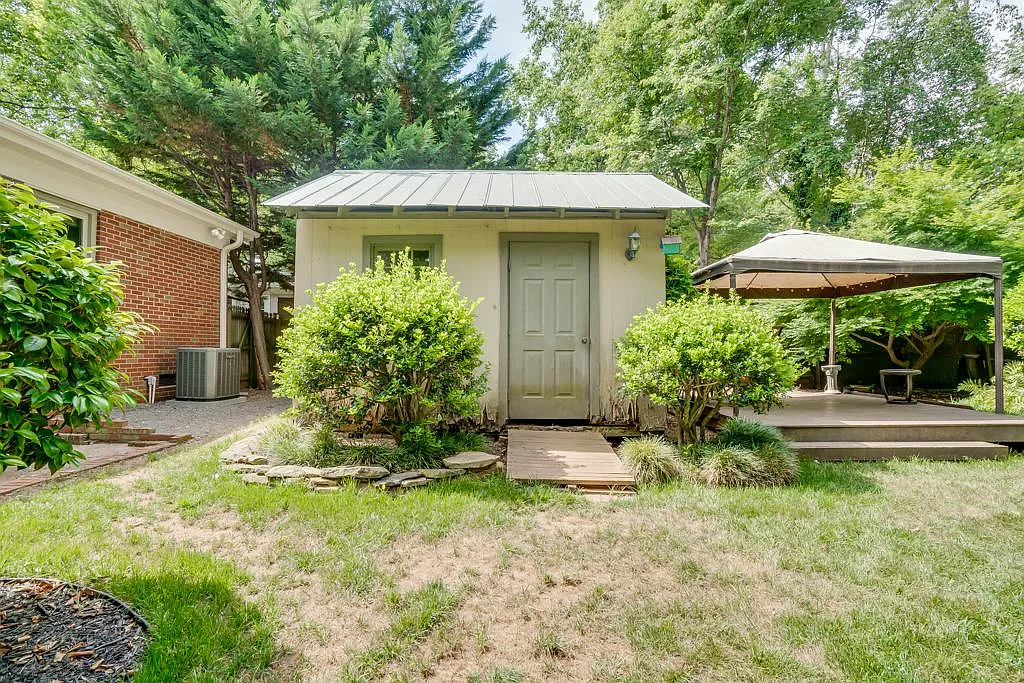 1920 Kilborne Dr — Photo 4