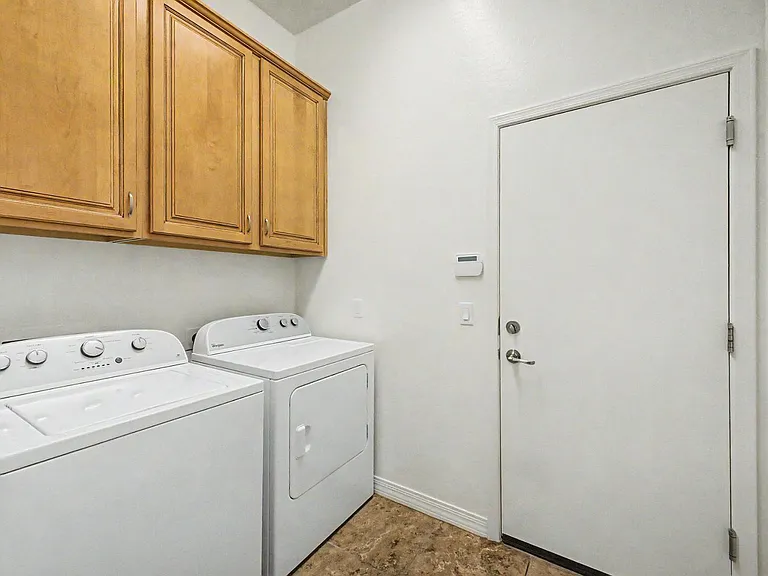 1133 E Buckingham Ave — Photo 26