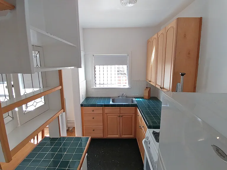 Nadine Apartments — Photo 15