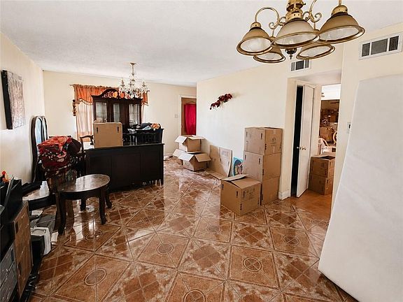 4th image of 5012 Highland Dr