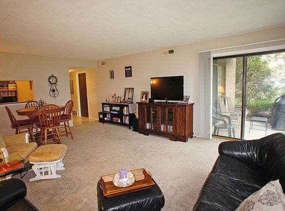 5th image of 1255 N Sterling Ave Unit 116